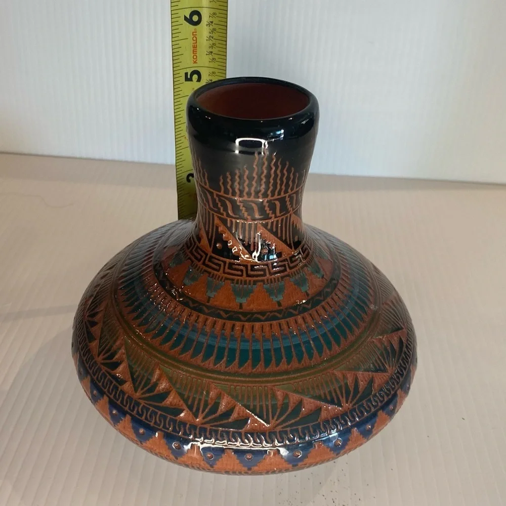 Pottery Vase SIGNED L. KING NAVAJO INTRICATE PATTERN~TRIBAL~SOUTHWESTERN